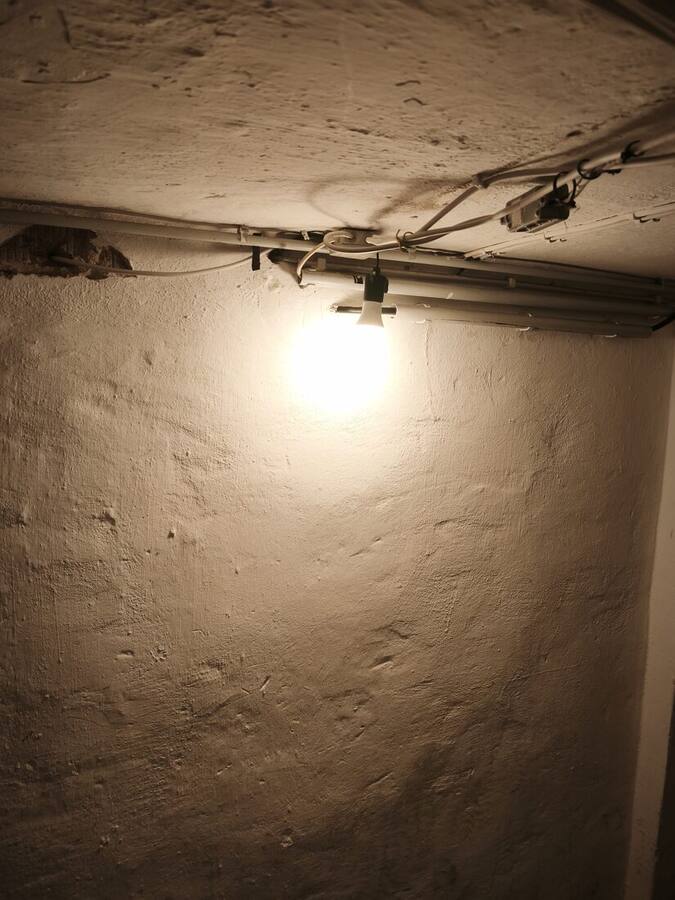 Vorbereitung für den Austausch von Schaltern und Lampen